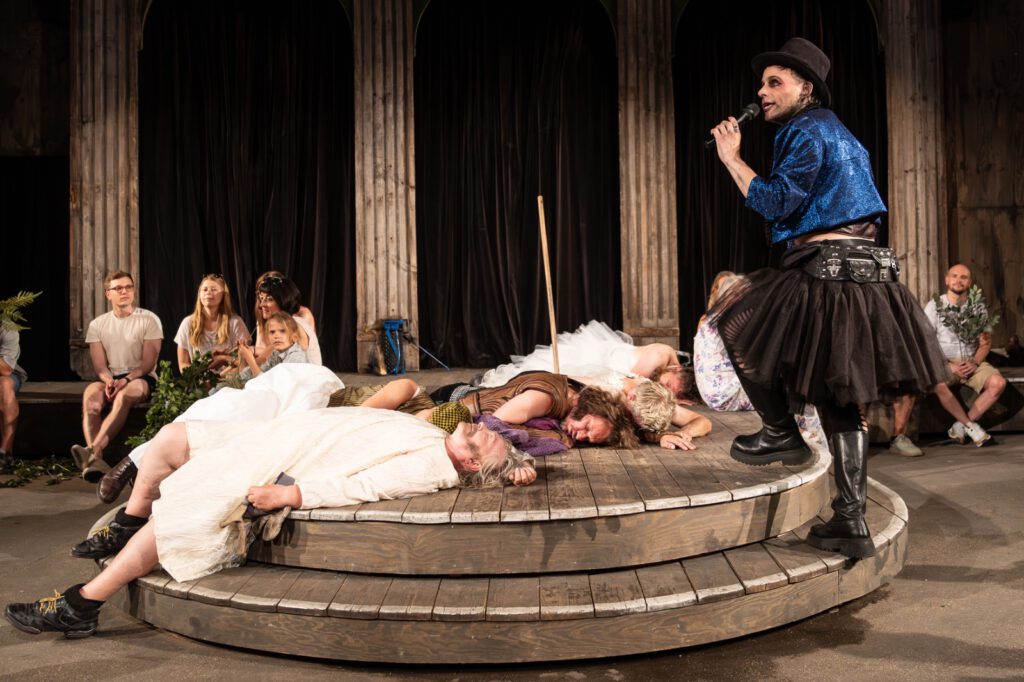 Szenenfoto aus "Ein Sommernachtstraum" am Monbijou Theater