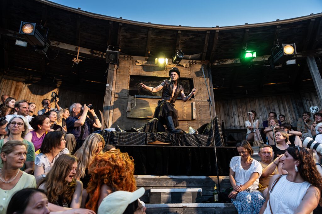 Szenenfoto aus "Ein Sommernachtstraum" am Monbijou Theater