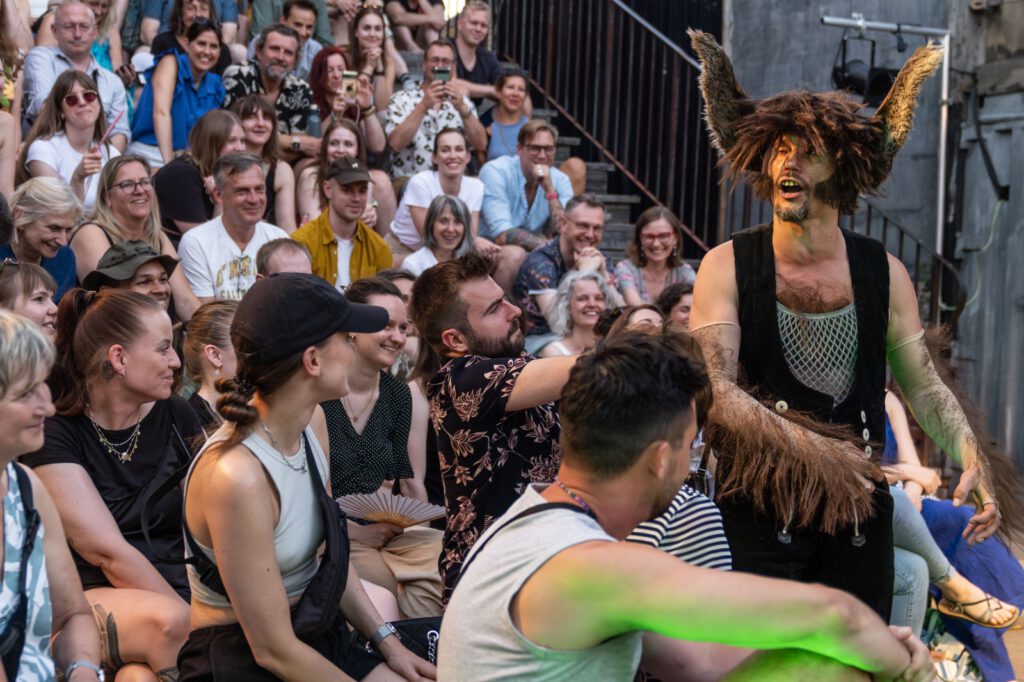Szenenfoto aus "Ein Sommernachtstraum" am Monbijou Theater